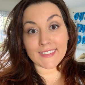Meet your Posher, Leslie